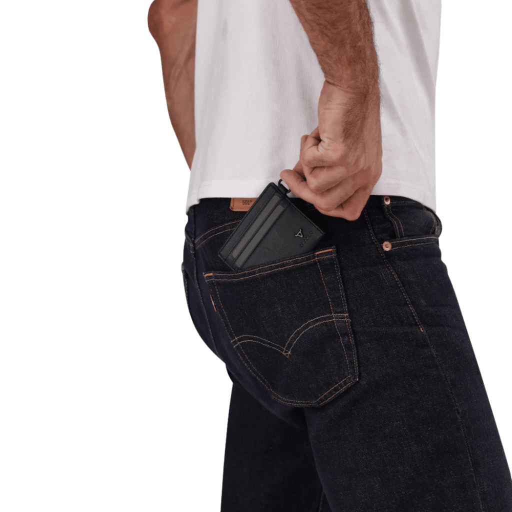 Brando James 3353 Leather slim card allet black lifestyle png