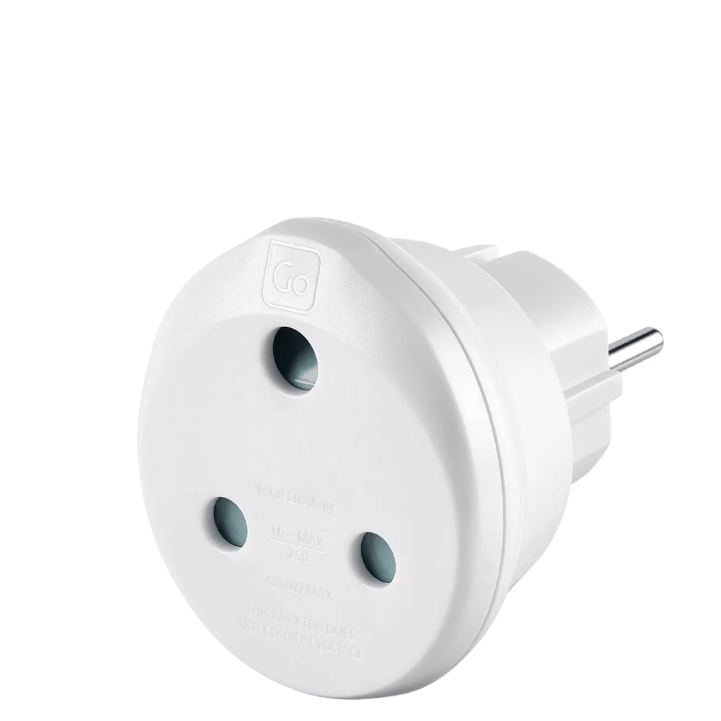 Go TRavel SA EU adaptor 585 front3qrtr