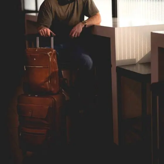Jekyll Hide Montana Colt Clay Tan Business Spinner Carry on 3800 Lifestyle2 jpg