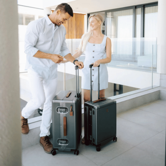 Jekyll and Hide Polycarb luggage spinner 775 Silver lifestyle 3 png