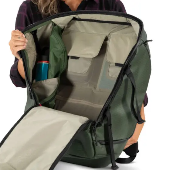 Osprey Archeon Travelpack 40L green lifestyle2 jpg