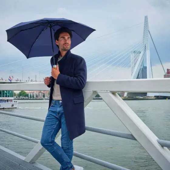 Senz Micro Storm Umbrella 1010 Midnight Blue Lifestyle