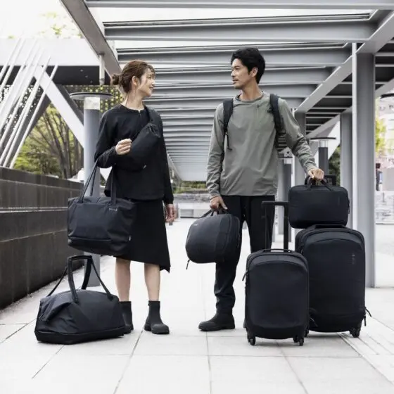Thule Subterra 2 5L Crossbody bag black lifestyle2 jpg