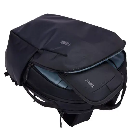 Thule Subterra 2 Powershuttle Medium Black lifestyle jpg