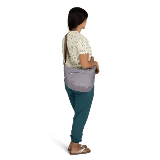 Osprey Daylite Crossbody pouch black lifestyle1