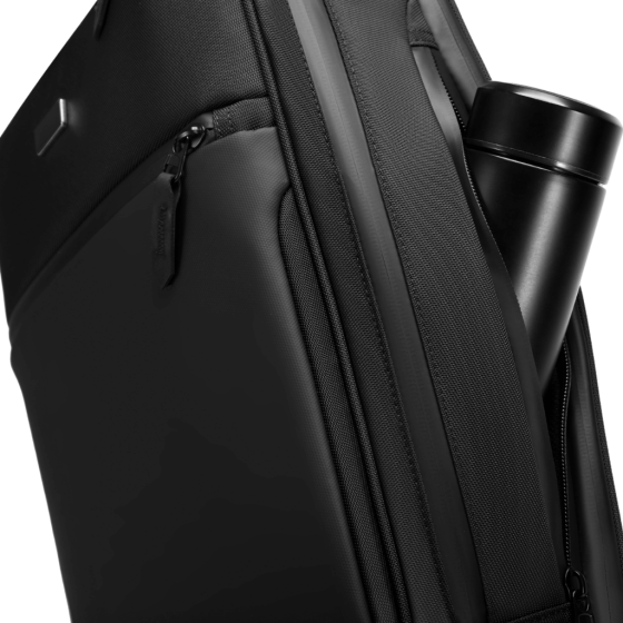 BG Berlin Nexus CEO Core Backpack KB24251 black flask