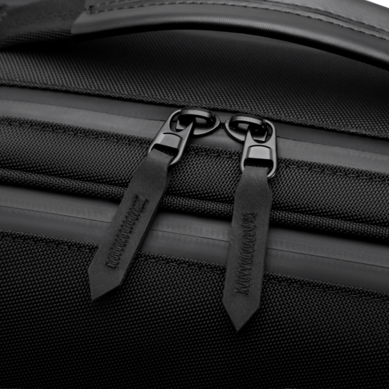 BG Berlin Nexus CEO Core Backpack KB24251 black zips