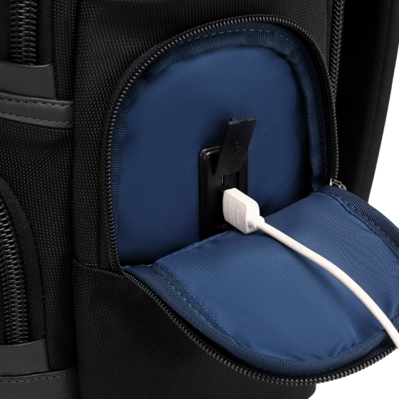 BG Berlin Nexus CEO Executive Backpack KB24401 black USB port