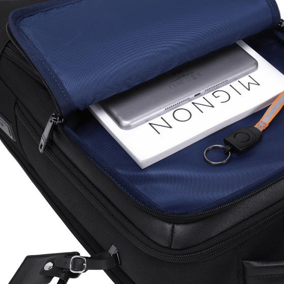 BG Berlin Nexus CEO Metro BGKB0235A Laptop Backpack black front pocket