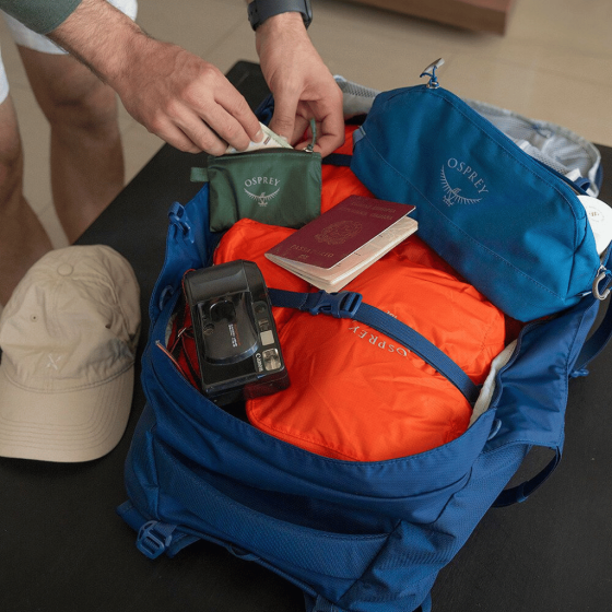 Osprey Farpoint Extended Fit 55L blue lifestyle1