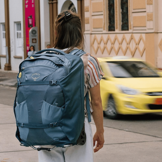 Osprey Farpoint Fairview Wheeled Travel pack 36L lifestyle1