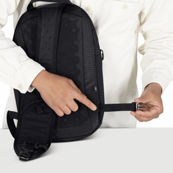 Osprey Quasar Sling Bacg black feature5