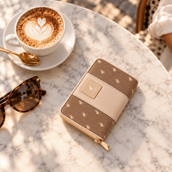 Polo Kensington zip purse brown lifestyle
