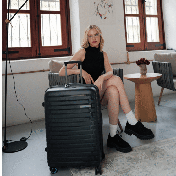 BG Berlin Soda Spinner Black lifestyle 2 png