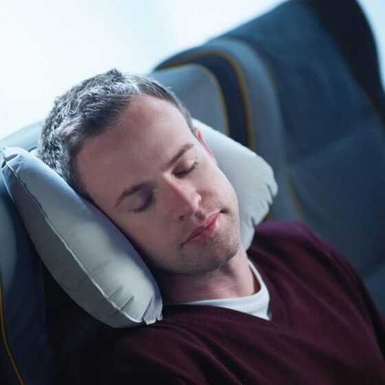 Design Go Travel 447 the Snoozer Inflatable Pillow lifestyle jpg