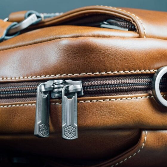 Jekyll and Hide 3664 montana Colt Clay tan Slimline Leather business briefcase zip detail jpg