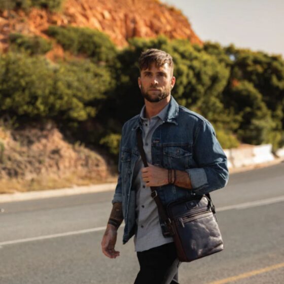 Jekyll And Hide 3695 Oxford Brown Crossbody Compact Lifestyle2