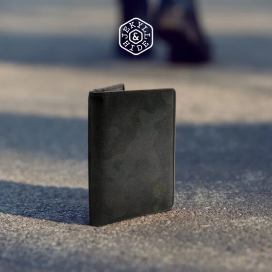 Jekyll and Hide 6495 Havannah slim card wallet with coin black lifestyle2 jpg