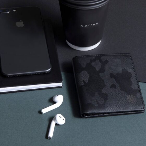 Jekyll and Hide 6495 Havannah slim card wallet with coin black lifestyle3 jpg