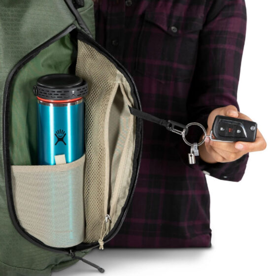 Osprey Archeon Travelpack 40L green lifestyle4 jpg