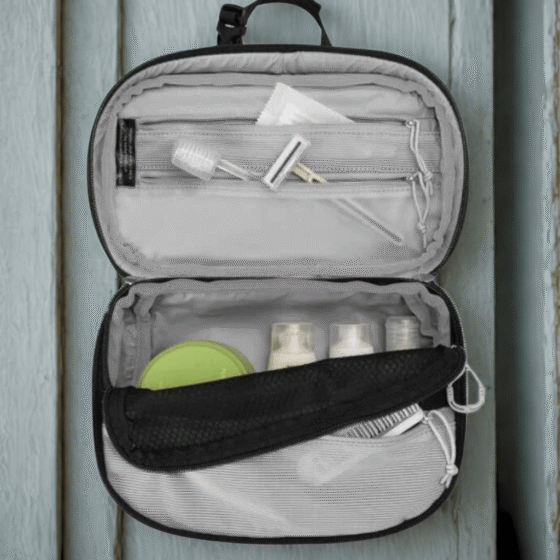 Osprey Transporter AI10006361 toiletry kit black lifestyle png