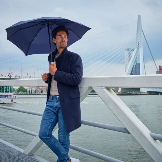 Senz Micro Storm Umbrella 1010 Midnight Blue Lifestyle