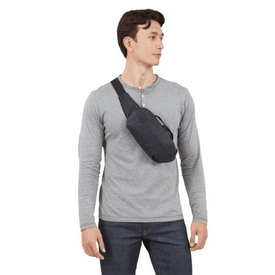 Thule Aion Sling Hip Belt Bag Black Lifestyle1