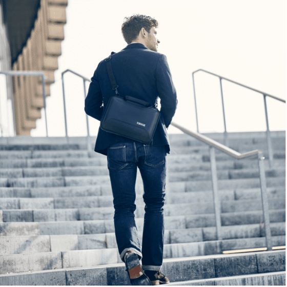 Thule Gauntelt 4 14 inch attache black lifestyle2 png