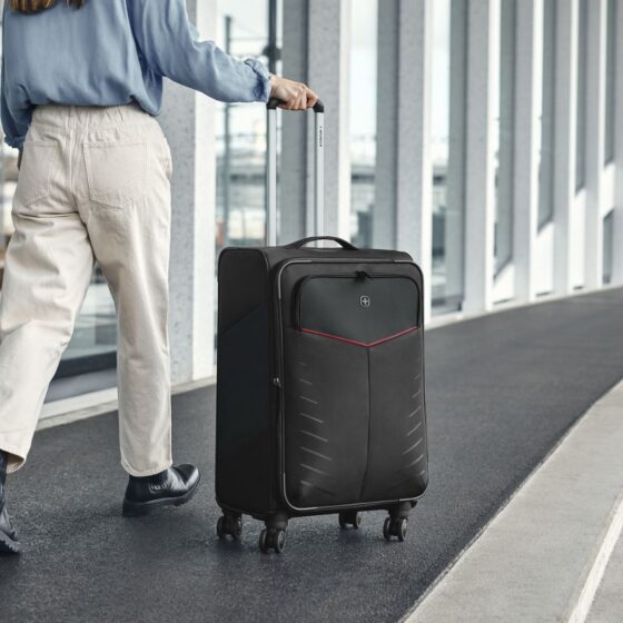 Wenger Syght 6127 Soft spinner luggage black Medium lifestyle jpg
