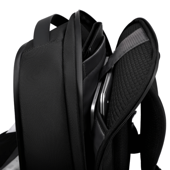 BG Berlin Nexus Lifestyle Edge Laptop Backpack black laptop