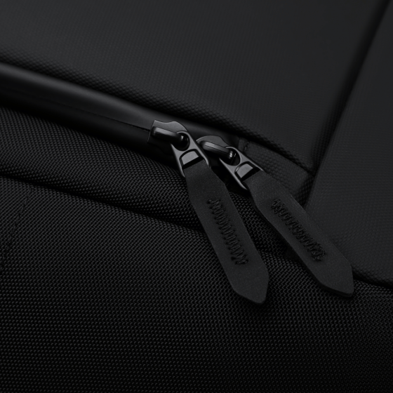 BG Berlin Nexus Lifestyle Metro Laptop Backpack 5186 Black zipper