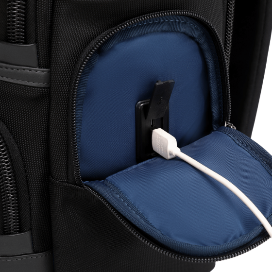 BG Berlin Nexus CEO Executive Backpack KB24401 black USB port