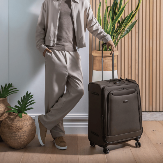 Cellini Megapak Spinner features lifestyle 1