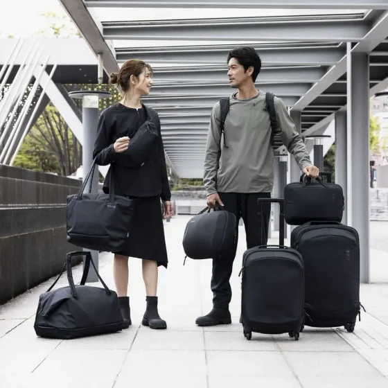 Thule Subterra 2 5L Crossbody bag black lifestyle2 jpg