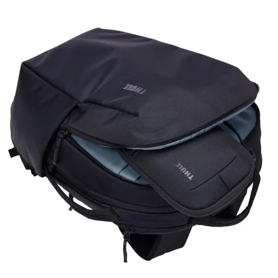 Thule Subterra 2 Powershuttle Medium Black lifestyle jpg